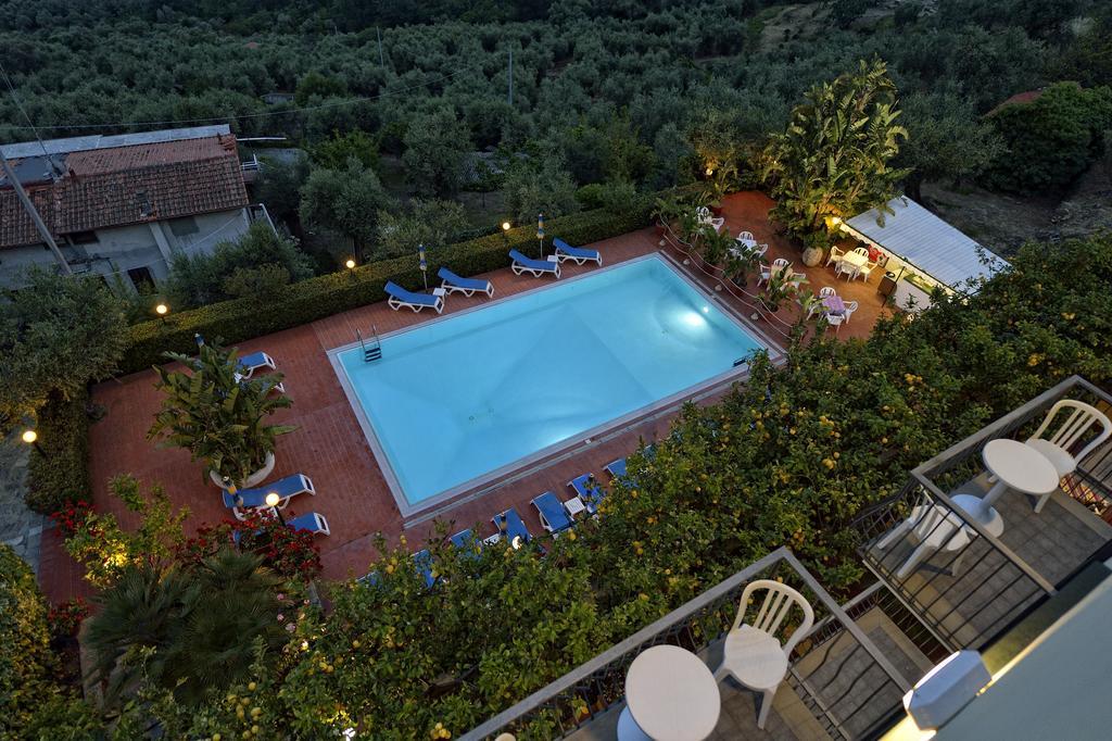 דיאנו מרינה Residence Elvira מראה חיצוני תמונה